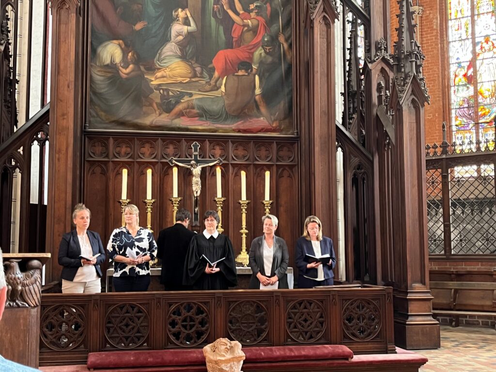 Pastorin Borchert, die beiden Seminarleiterinnen und die Schulleitung und Mentorin der Schule Hagenow